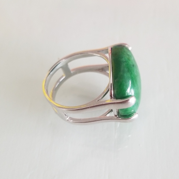 Green Jade & Sterling Silver Statement Ring - Picture 3 of 5